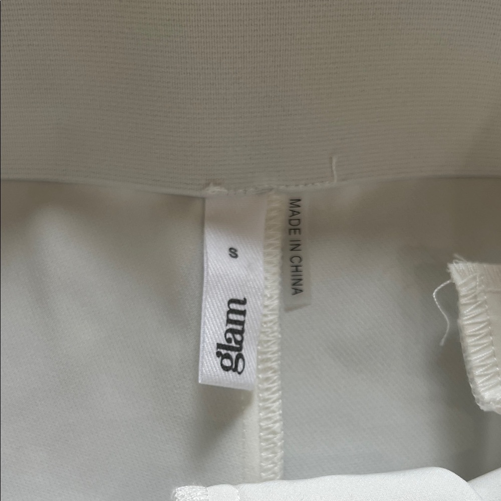 Boutique White Shorts - Picture 2 of 5